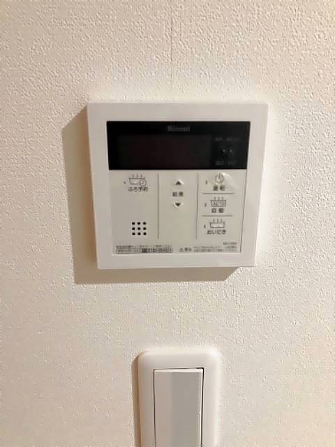 ����15