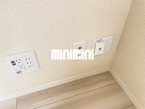 ����15