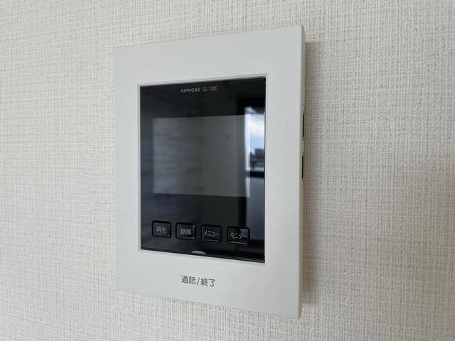 ����12