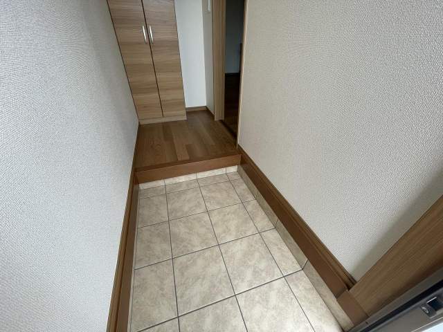 ����8