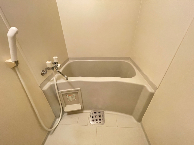 ����18