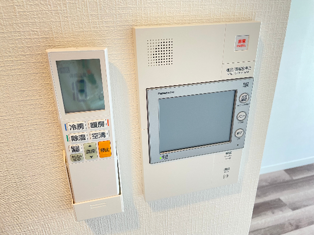 ����12