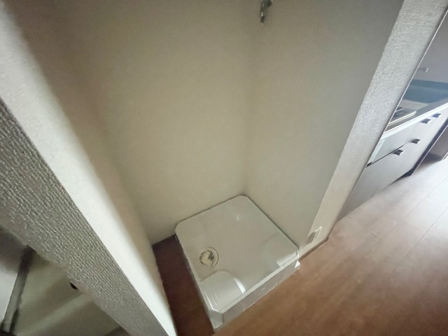 ����16