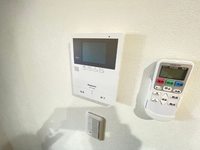 ����8
