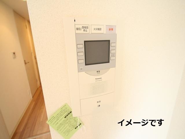 ����12