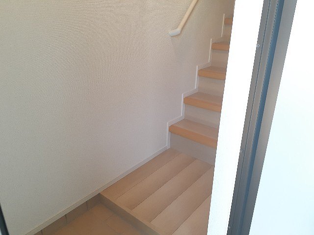 ����8