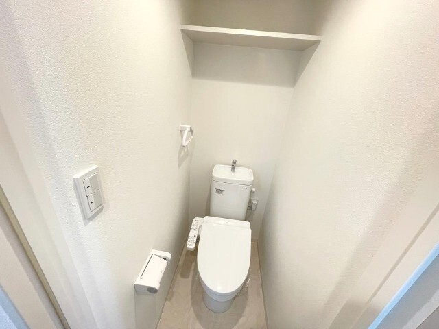 ����9