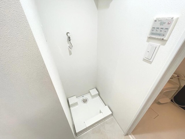 ����15