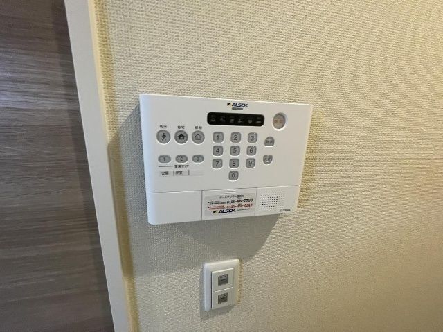 ����10