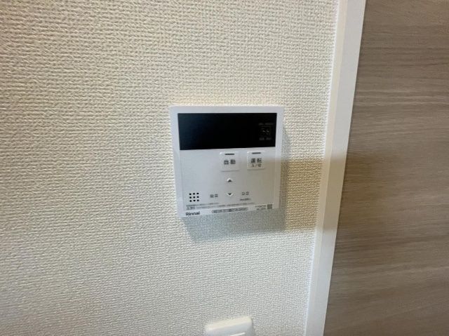 ����16