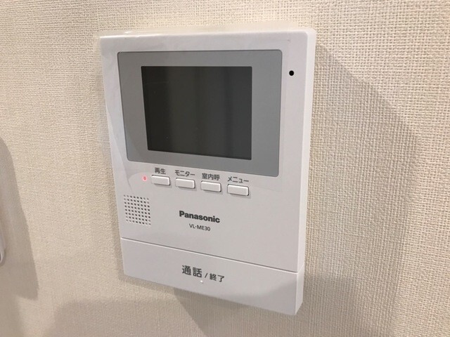 ����9