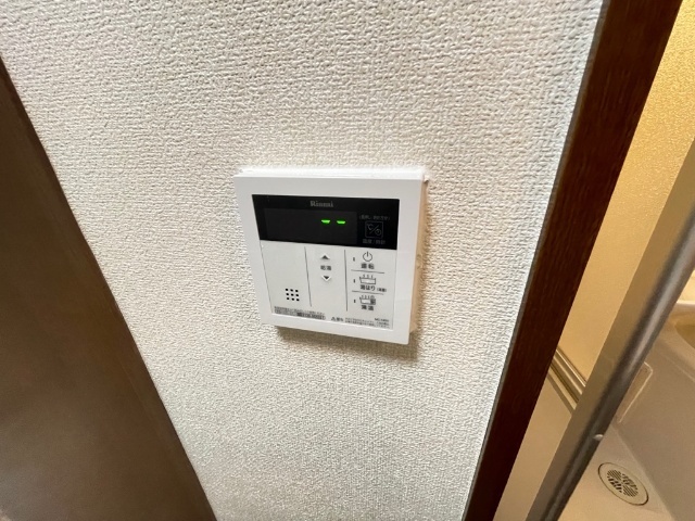 ����12