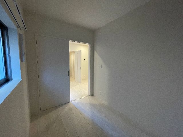 ����16