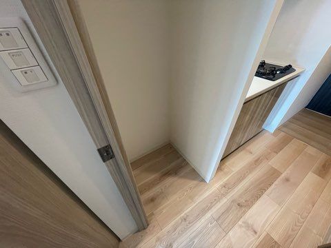 ����18