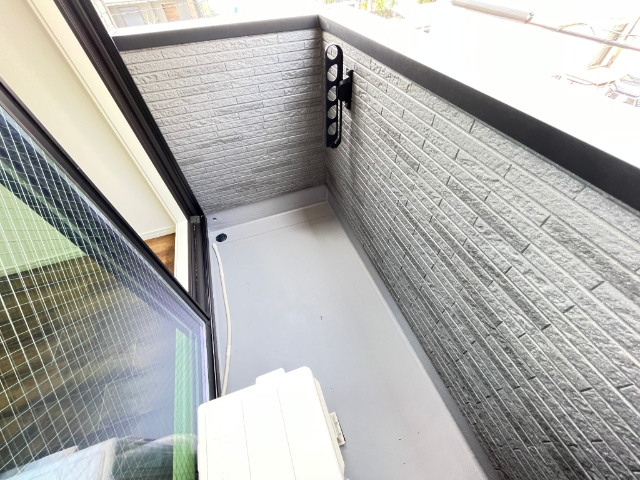 ����12