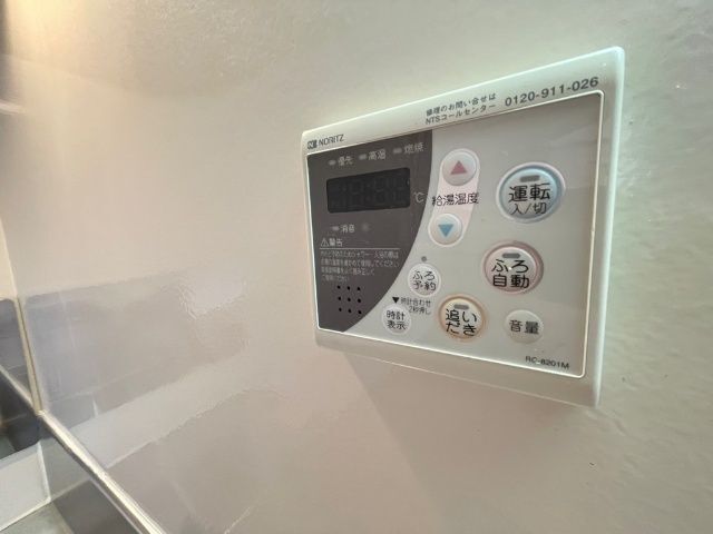 ����16