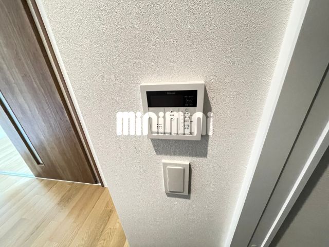 ����13