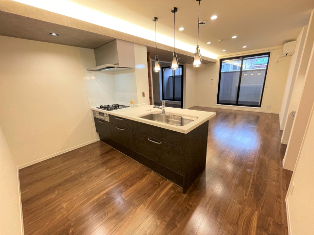 ����18