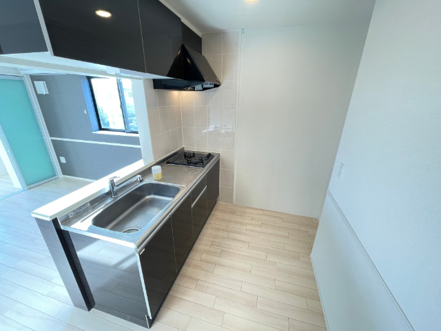 ����3