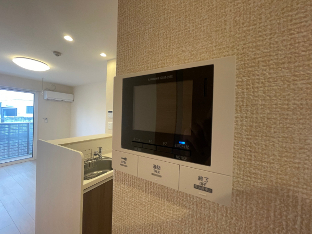 ����9