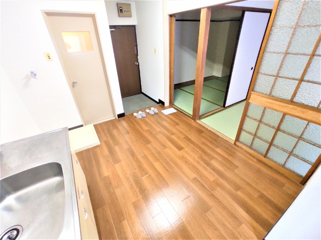 ����18