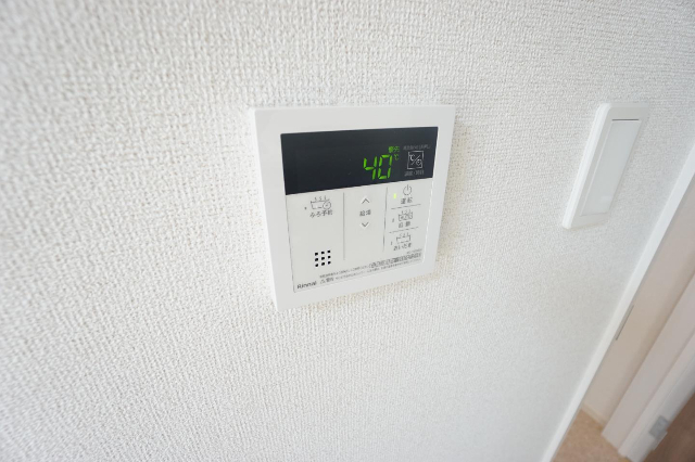 ����12