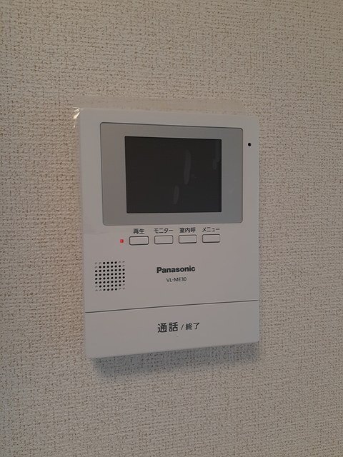 ����9