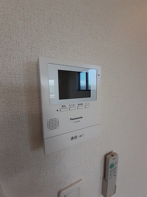 ����9