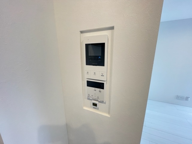 ����8