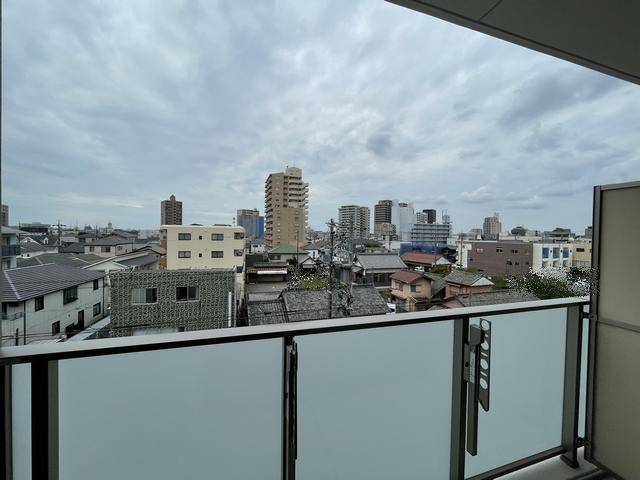 ����17