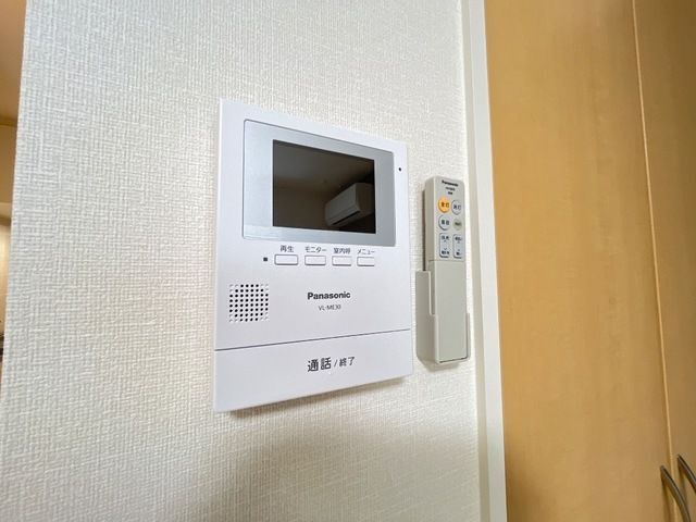 ����10