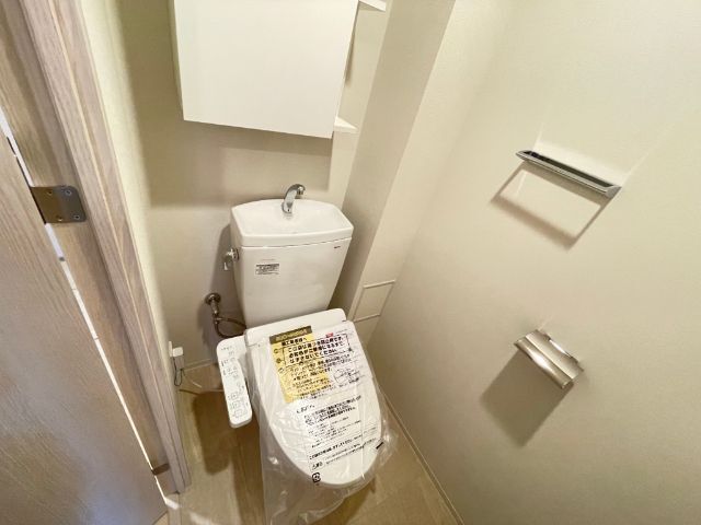 ����9