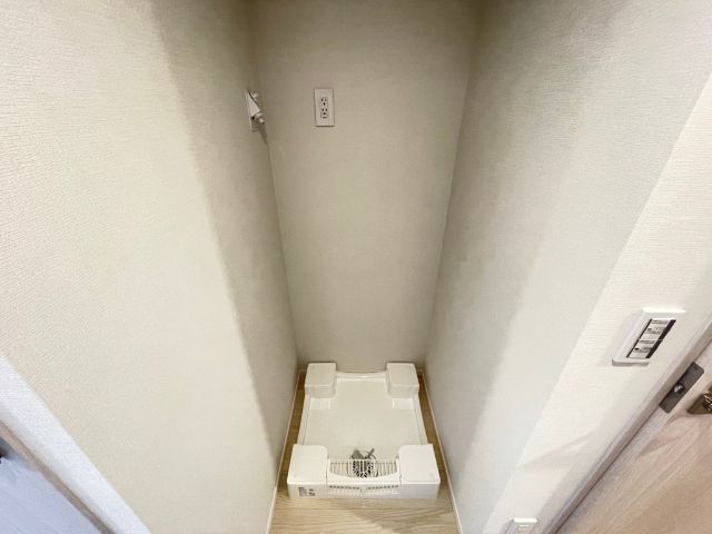 ����18