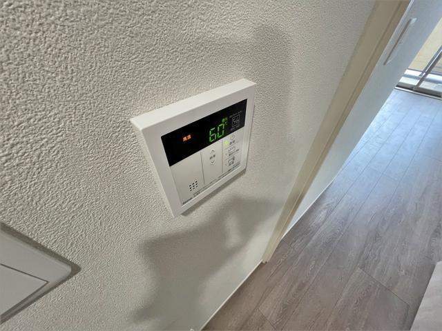 ����12