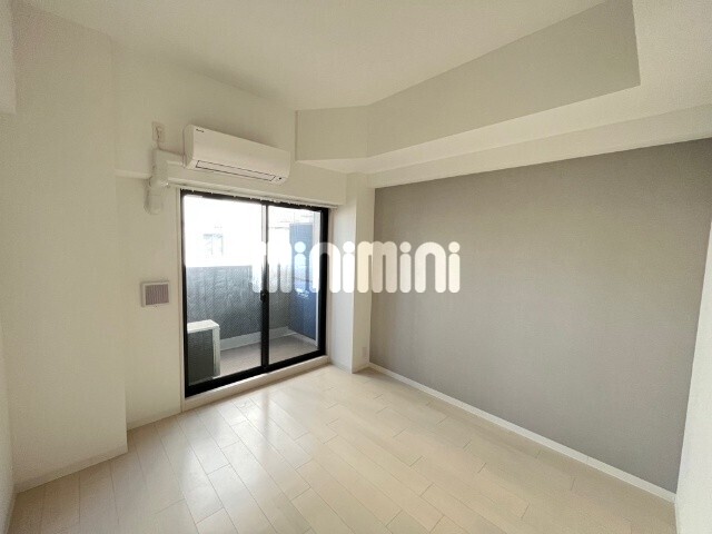 ����4