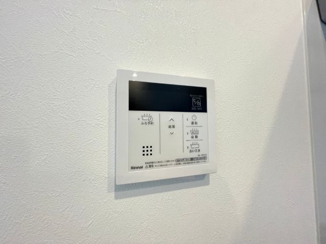 ����15