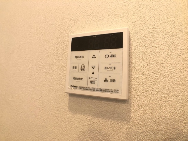 ����12