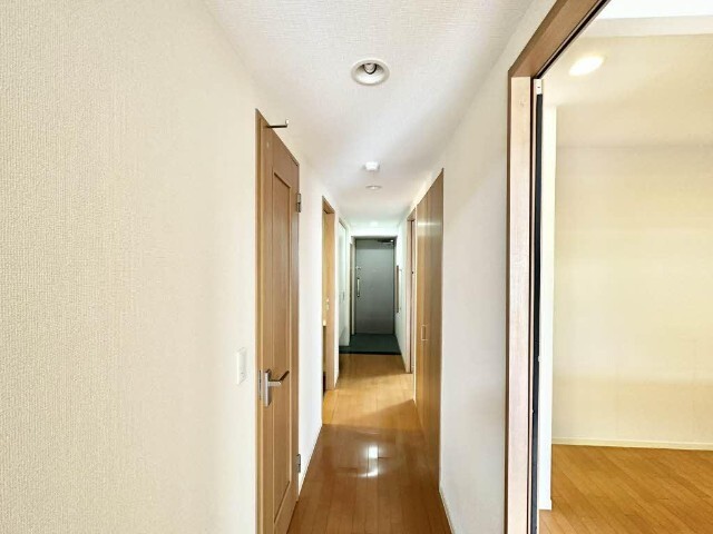 ����20
