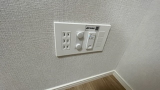 ����13