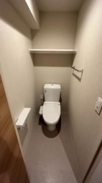����4