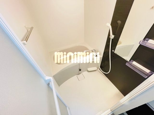 ����3