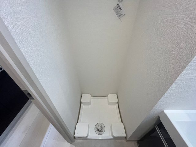 ����15