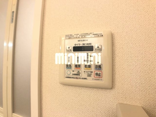 ����15