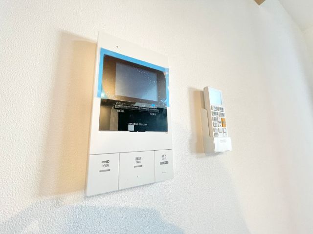 ����9