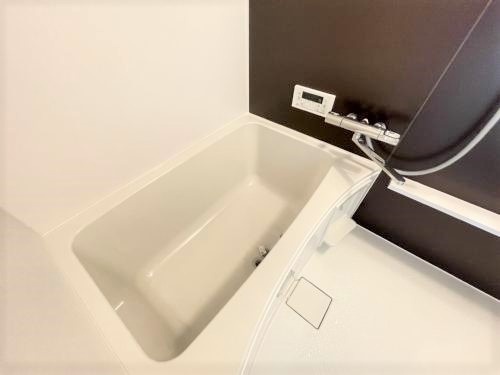 ����16