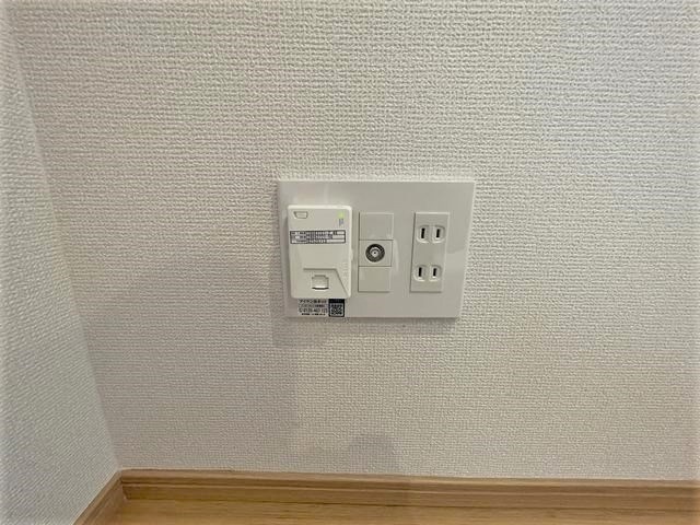 ����8