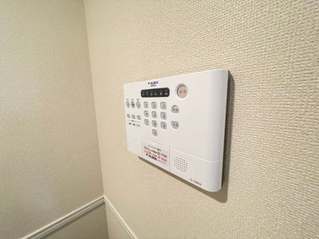 ����9