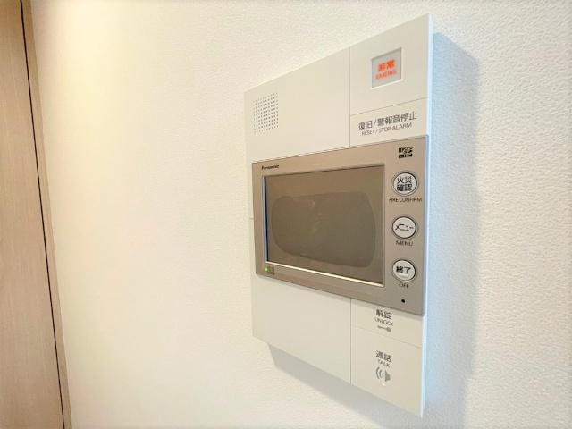 ����9