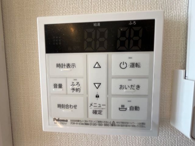 ����15