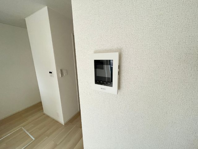 ����13